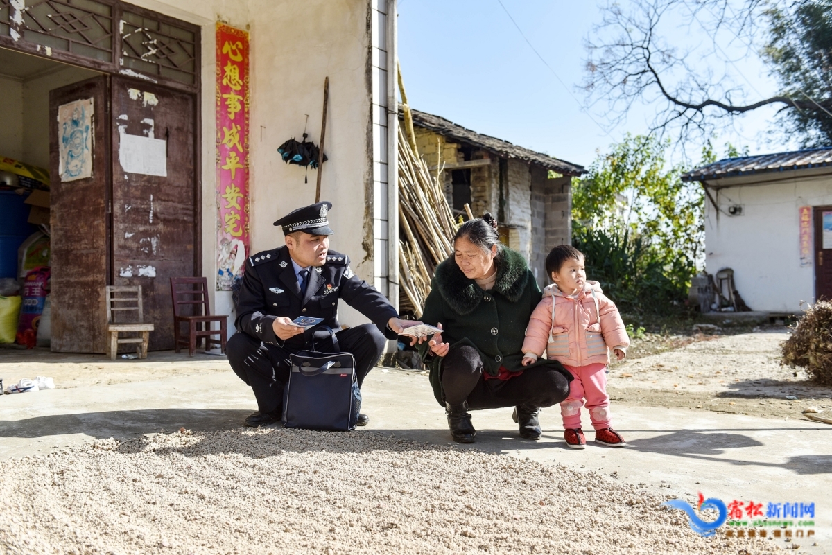 面對(duì)面宣傳反電詐.JPG