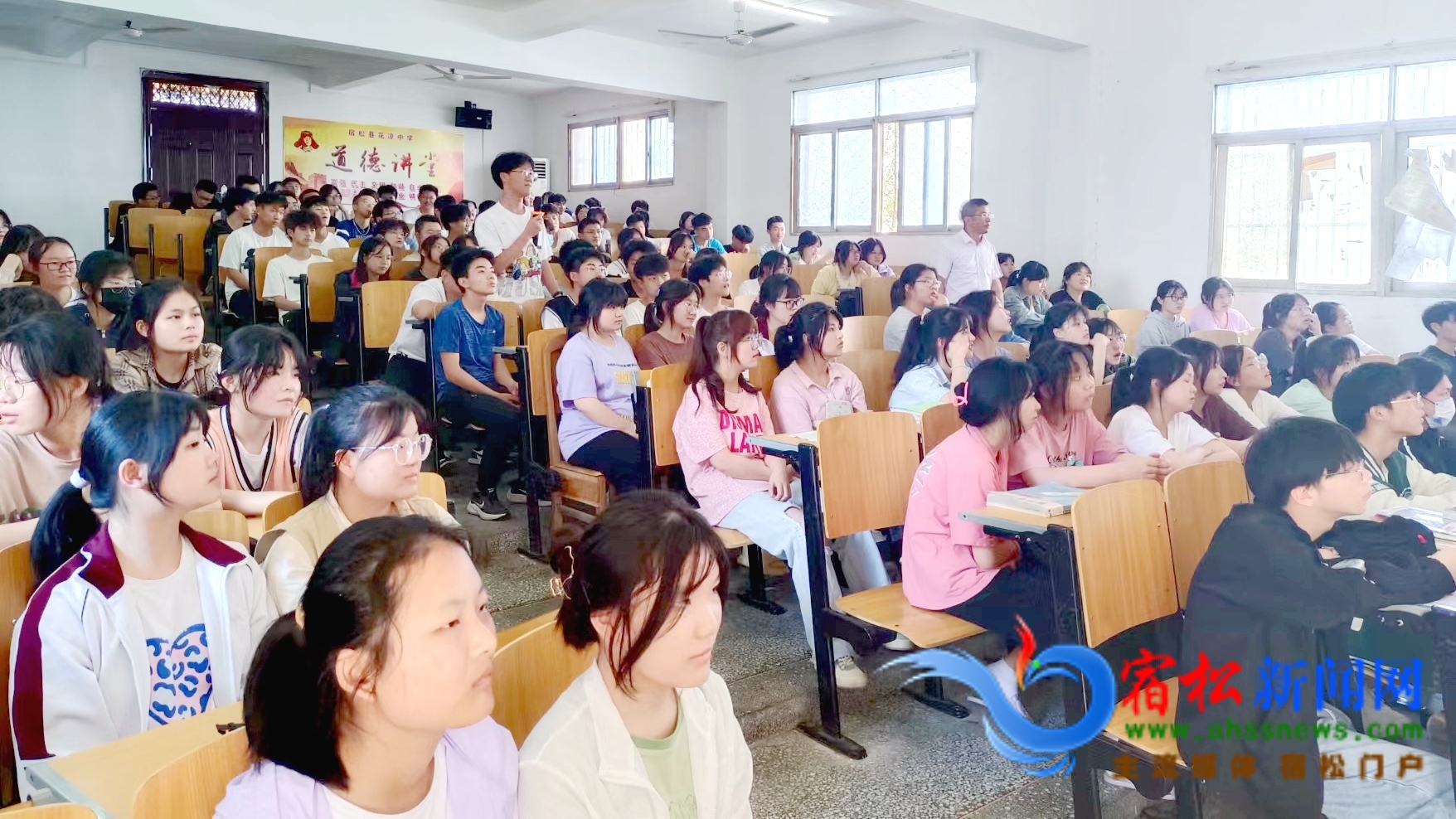 法治進校園1.jpg